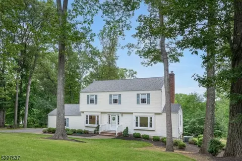 24 Lynnfield Dr, Morristown, NJ 07960