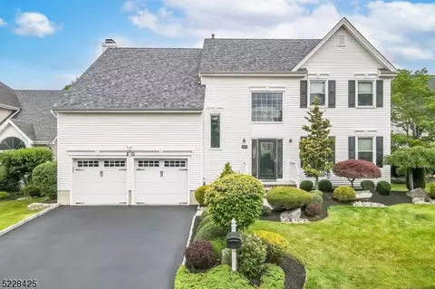 10 Fields Ln, Scotch Plains, NJ 07076