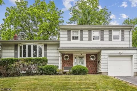 5 Baker Rd, Livingston, NJ 07039