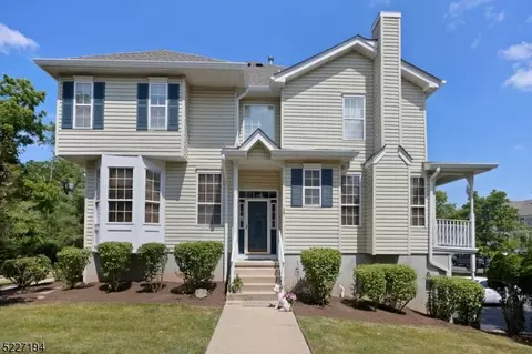 56 Kentworth Ct, Flemington, NJ 08822