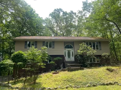 5 Leone Ter, Kinnelon, NJ 07405