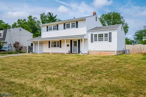 11 Grier Rd, East Franklin, NJ 08873