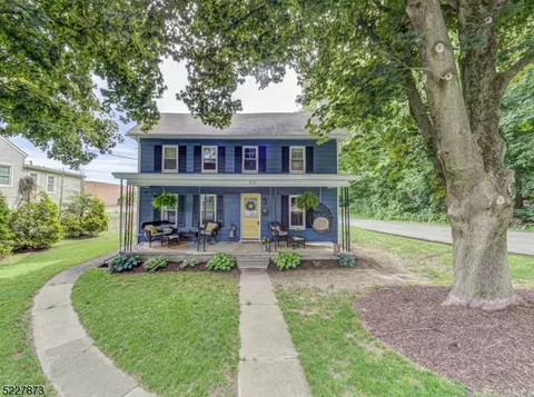 833 Oxford St, Belvidere, NJ 07823