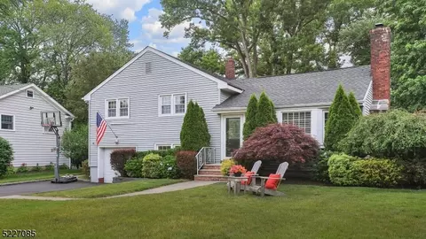 632 Kensington Dr, Westfield, NJ 07090