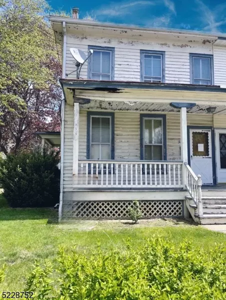 44 School St, Washington, NJ 07882