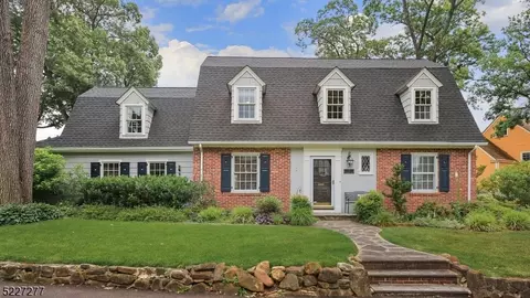 27 Canterbury Ln, Westfield, NJ 07090