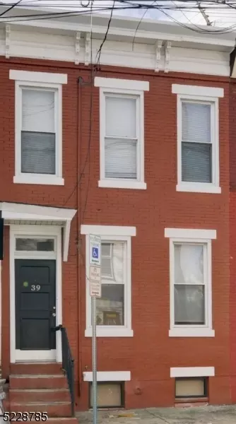 39 Emmet St, Newark, NJ 07114