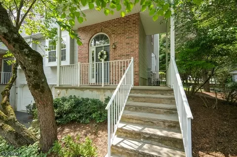 31 Hickory Way, Mount Arlington, NJ 07856