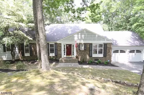 25 Lord William Penn Dr, Morristown, NJ 07960