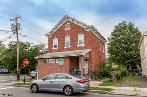 1 Wall St #3, Raritan, NJ 08869