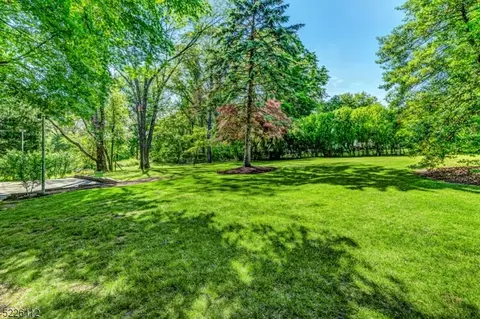 4 Mcwilliams Ter # -2, Bernardsville Boro, NJ 07924