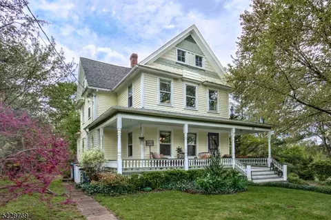 22 William St, Tewksbury, NJ 08889