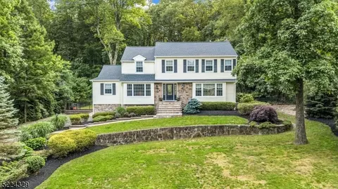 15 Laurel Hill Dr, Randolph, NJ 07869