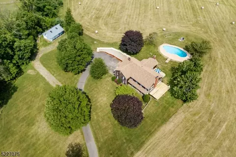 112 Fairmount Rd W, Tewksbury Twp, NJ 07830