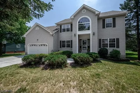 50 Willow Ave, East Franklin, NJ 08873