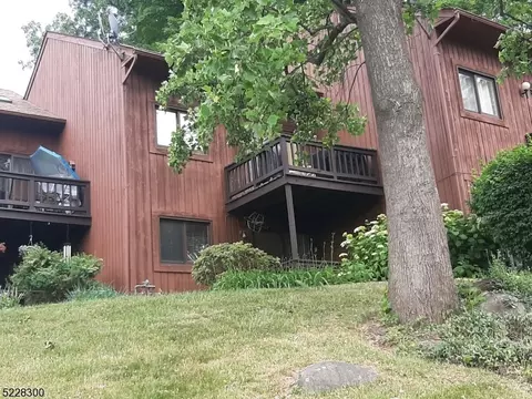 5 Deer Valley Ln #9, Vernon, NJ 07462