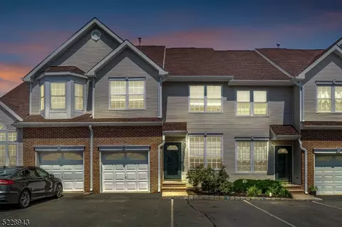 8 Saddle Ct, Somerset, NJ 08873