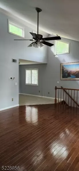 380 Mohegan Ci, Lafayette, NJ 07848