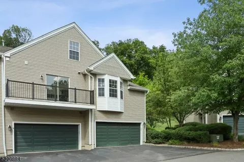 18 Artillery Park Rd, Bedminster, NJ 07921