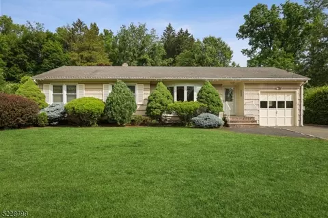 44 Daugherty Ave, Long Hill, NJ 07933