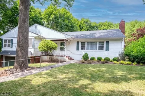 7 Dogwood Pl, Caldwell, NJ 07006