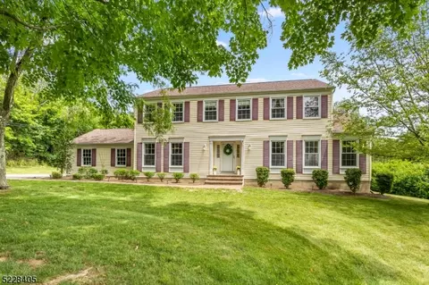 156 Old Farmers Rd, Washington Twp, NJ 07853