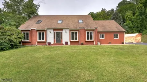 1 Timber Ridge Ct, Flemington, NJ 08822