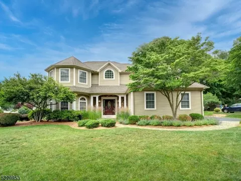 1 Carriage Ln, Roxbury Twp, NJ 07876