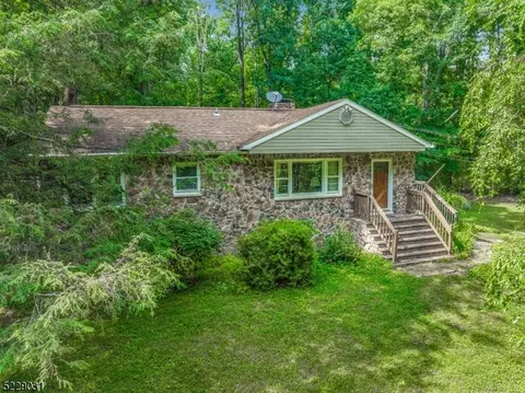 57 Old Readingsburg Rd, Califon, NJ 07830