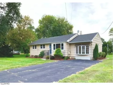 17 Ventura Dr, Bridgewater, NJ 08807