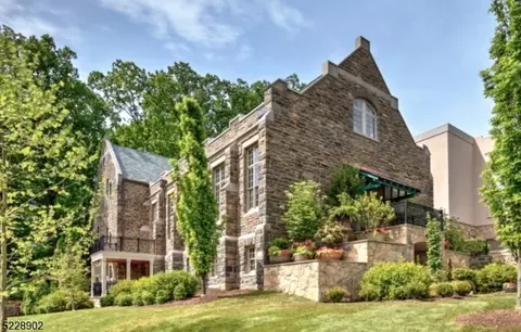 80 Claremont Rd #104, Bernardsville, NJ 07924