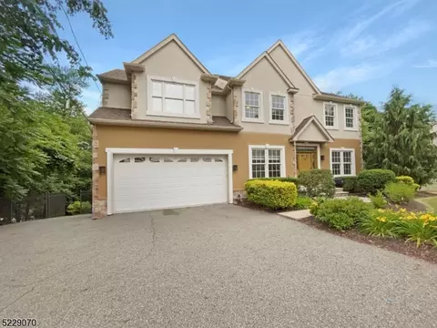 28 Lincoln Park Rd, Pequannock Twp, NJ 07440