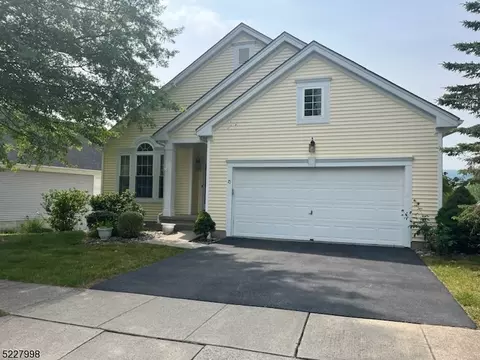 71 Kensington Cir, Belvidere, NJ 07823