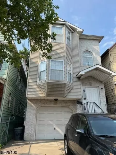 953 Lafayette St, Elizabeth, NJ 07201