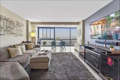 380 Mountain Rd #1209, Union City, NJ 07087