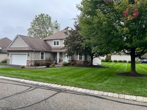 9 Witherwood Dr, Hamburg, NJ 07419