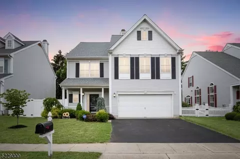 12 Cartier Dr, Franklin Twp, NJ 08823