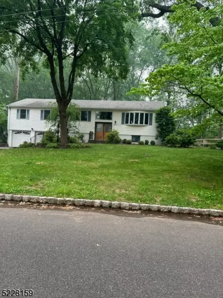 26 Cross Rd, Morris Plains, NJ 07950
