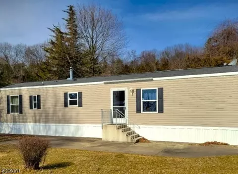 23 Deerfield Dr, Lafayette, NJ 07848 photo 1