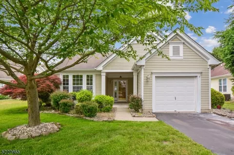 16 Ascot Dr, Belvidere, NJ 07823