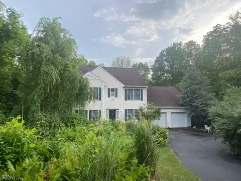 16 Alpine Dr, Knowlton Twp, NJ 07832