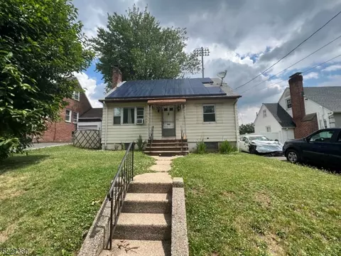 716 Lindegar St, Linden, NJ 07036