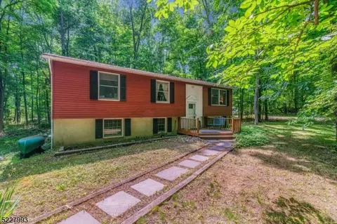 904 Maple Ln, Newton, NJ 07860