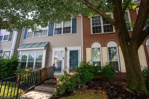 10 Edward Dr #10, Franklin Park, NJ 08823