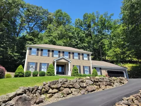 26 Fairway Trl, Sparta, NJ 07871
