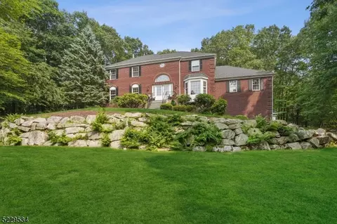 18 Indian Run Rd, Washington Twp, NJ 07853