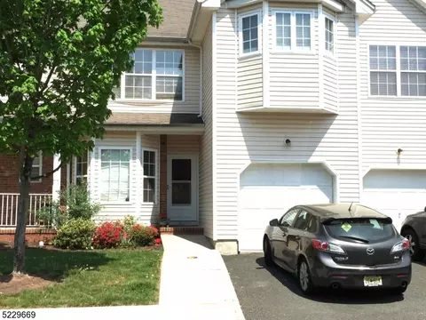 44 E Burgess Dr, Piscataway, NJ 08854