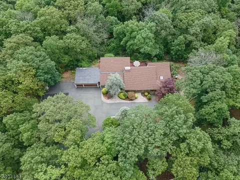 41 Miller Dr, Boonton Twp, NJ 07005