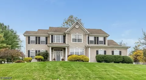 3 Beaver Creek Dr, Flemington, NJ 08822