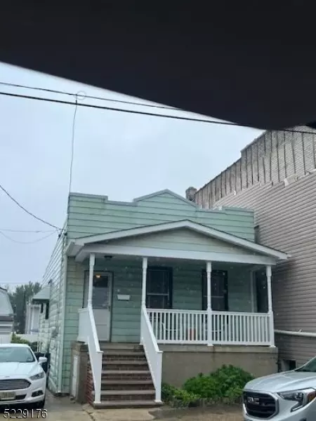313 Grove St, Perth Amboy, NJ 08861
